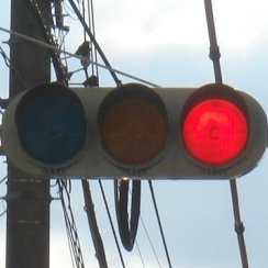 大阪人が信号無視しなくなった！赤信号守り、交通事故も減少