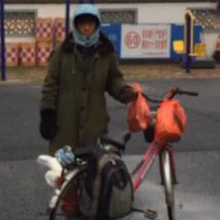【中国】1ヶ月かけ自転車で故郷に向かってた男性 反対方向だったと気づき失意のドン底