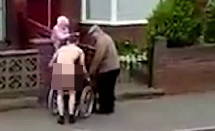 全裸で犬を散歩させていた男性、車椅子の老人を助けるも警察により逮捕 公然わいせつの罪に問われる