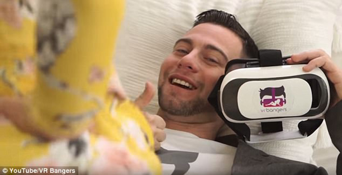 「マンネリ夫婦はVRをつけてイチャイチャすれば不倫気分」 VRメーカーの広告が大炎上