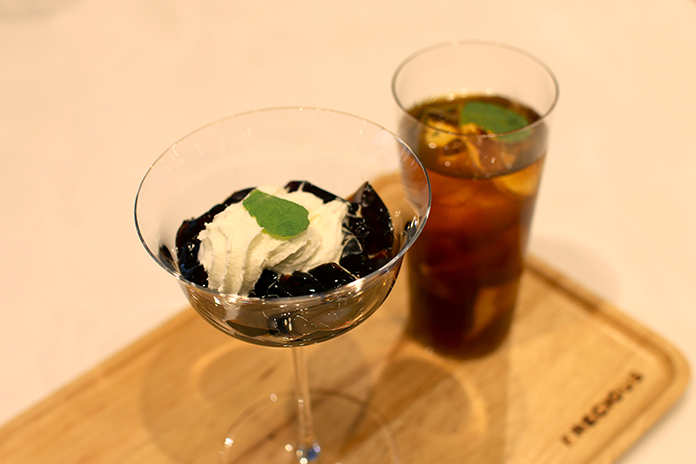 アイスコーヒーの味わいはグラスで大きく変わる 名門・木村硝子店が教えるコツ 天然水でより美味しく楽しめるアイスコーヒーの魅力