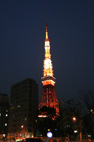 ※東京タワーとスカイツリーもほめとけば、東京人は喜びます！