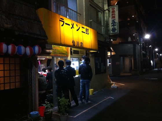 こちらがラーメン二郎仙川店。