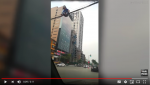 交通渋滞回避のため電線わたった男性03