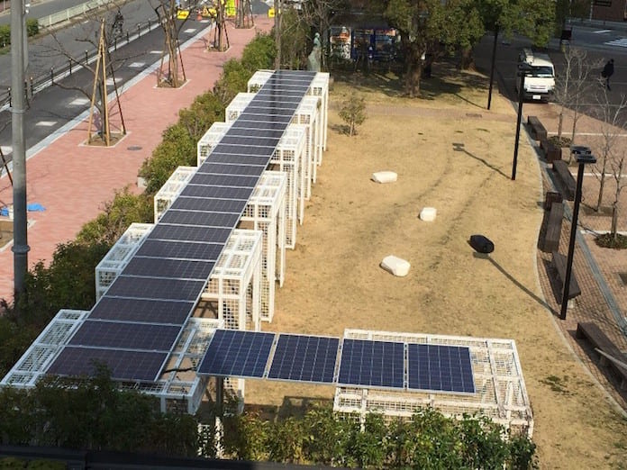 大阪経済大学に自家消費型太陽光発電の様子
