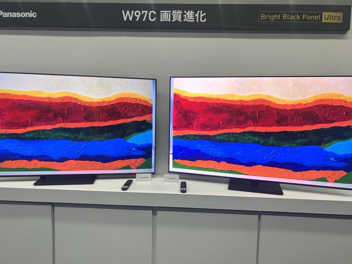 右側が最新機種。左のこれまでのモデルも十分な表現力だったが、最新モデルはさらに進化を遂げている。